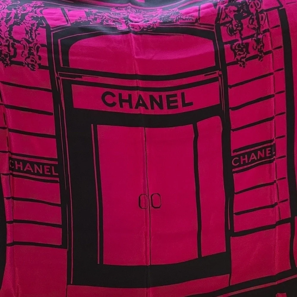 Chanel‎ Fuchsia and Black Scarf